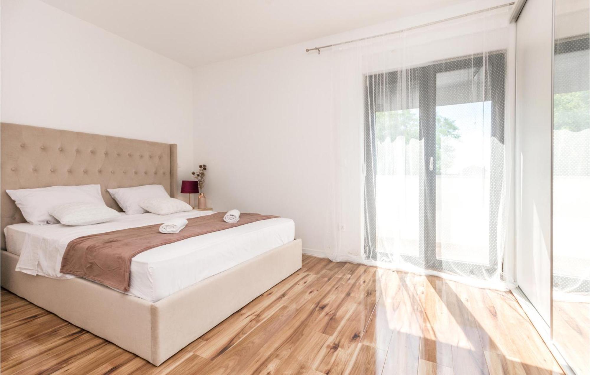 3 Bedroom Beautiful Home In Rastane Donje Donje Rastane Luaran gambar